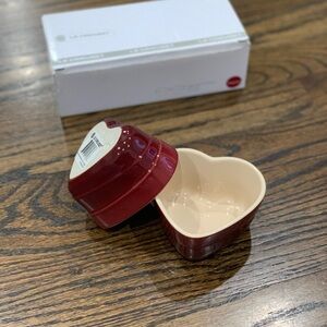 New Le Creuset Burgundy Wave Heart Ramekins Set of 2